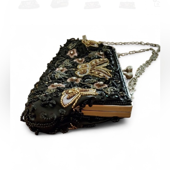 Beaded kiss lock bag with butterflies vintage look and classic style - Picture 2 of 4